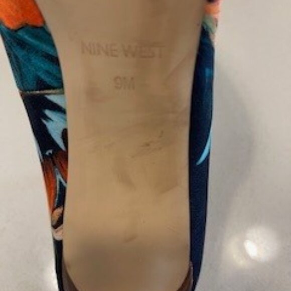 Nine West- Navy and Tropical floral stiletto- Size 9 - Picture 9 of 13